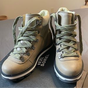 Sorel Green NWT Boots